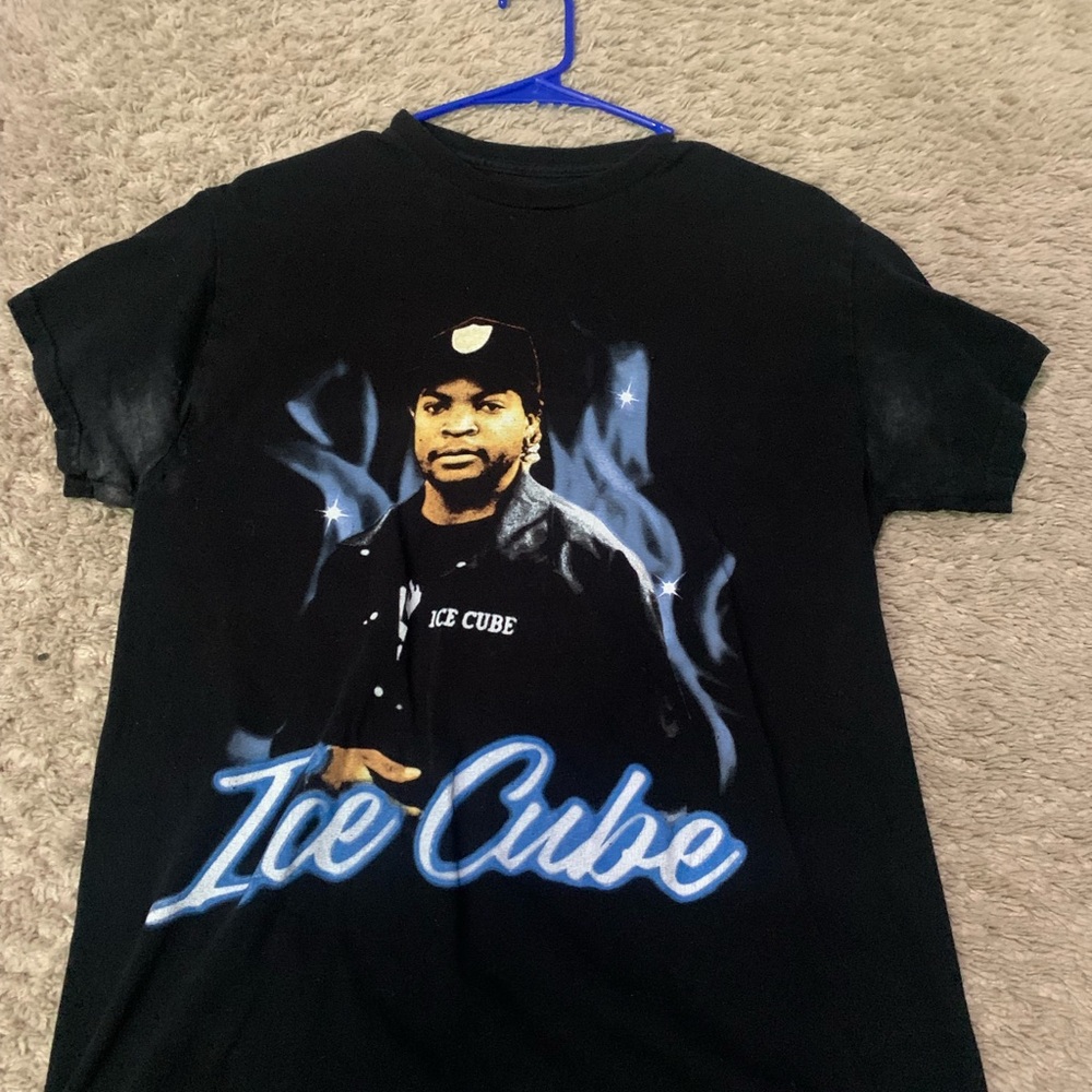 black graphic tee
